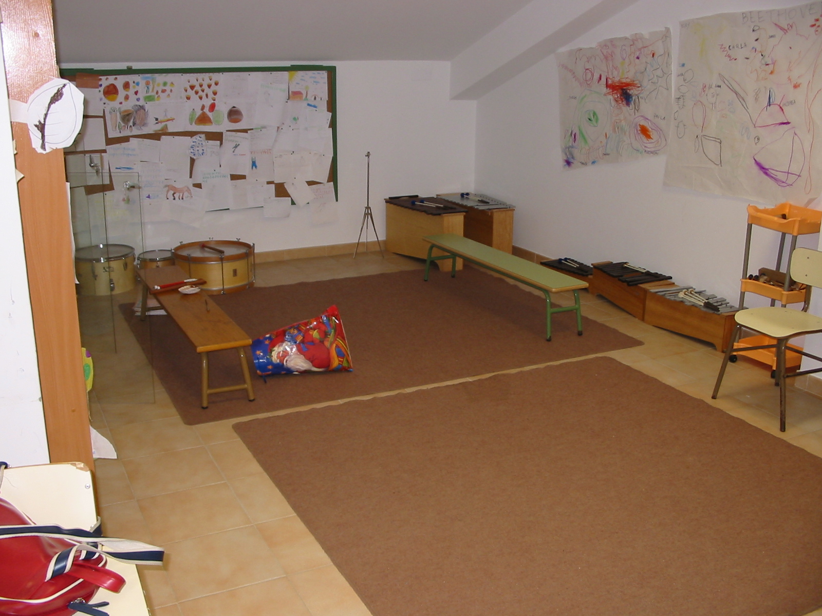 AULA DOTADA DE TODO TIPO DE   INSTRUMENTOS 