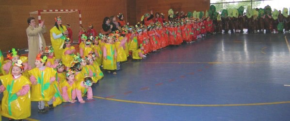As&iacute; de formales estaban os m&aacute;is cativos esperando participar