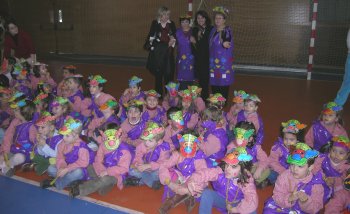 Alumnado de catro anos durante o desfile