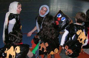 Outro grupo cun totem feito por eles