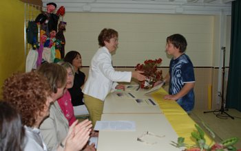 Gonzalo recibe o diploma
