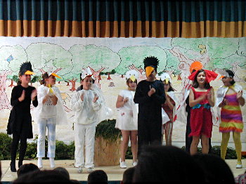 Todos bailan felices