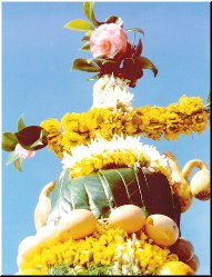 Maio con flores e ovos