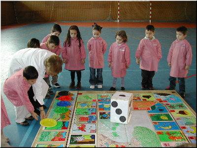 Os m&aacute;is pequenos aprenden a xogar