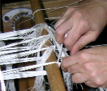 Mans atando os n&oacute;s