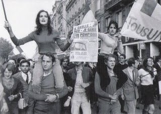 A mocidade universitaria manifestándose en París en maio de 1968
