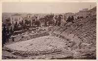 teatro de Dionisos en Atenas  nunha fotograf&iacute;a de comezos do s&eacute;culo  XX